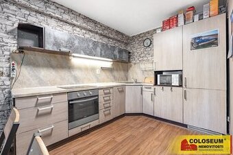 Choustník, RD 5+1, garáž, zahrada, bazén - rodinný dům