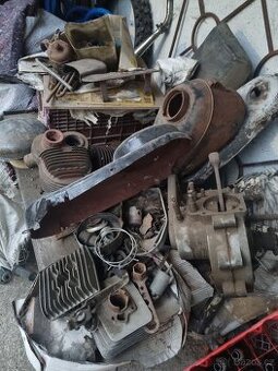 Dily na ČZ 125/150 C kartery,valec,kryt řetězu na renovaci.