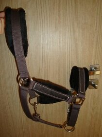 jezdecká ohlávka s beránkem - vel. Cob, zn. FOUGANZA