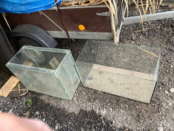 Akvarium, terarium starší 4 kusy různé