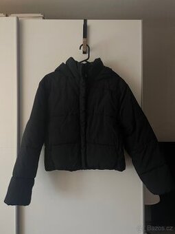 Zimní puffer bunda s kapucí