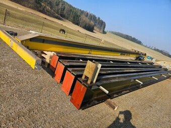 Mostový - portálový jeřáb DEMAG 2000 kg + dráha