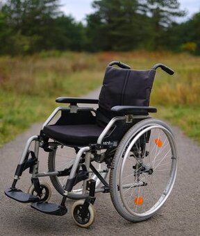 Invalidní vozík Meyra šířka sedu 45 cm šedivá konstr