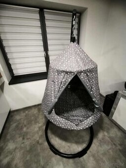 Houpačka pro děti / domeček