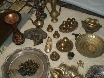 Mosazné dekorace - 32 ks - viz foto - cena za celek -