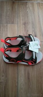 Nové sandále