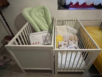 2x dětská postýlka s výbavou