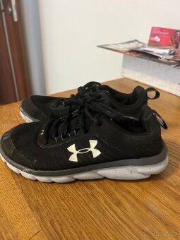 Under Armour boty vel.37,5