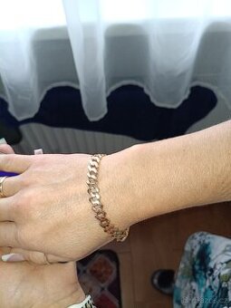 Dámský zlatý náramek