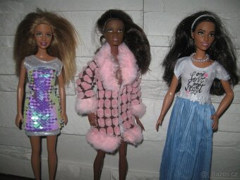 sada 3ks oblečků na Barbie: šaty