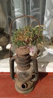 stare lucerny a svitilny