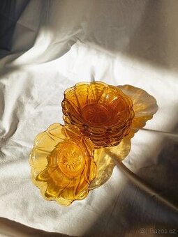 Vintage mističky ambrové sklo