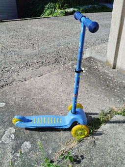 Playtive Dětská trojkoloběžka s LED kolečky