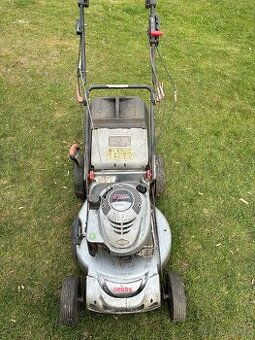 Benzinová sekačka s pojezdem