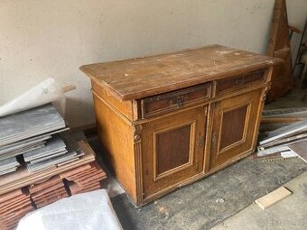 Starožitná komoda - 1