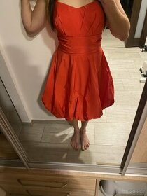 balónové červené plesové dámské šaty