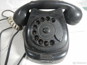 různé starší telefony - 1