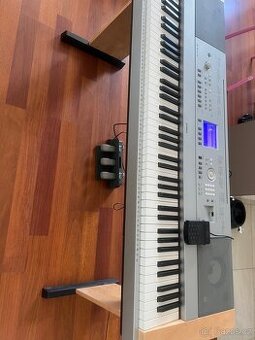 digitální piano Yamaha DGX 640 - stojací i přenosné