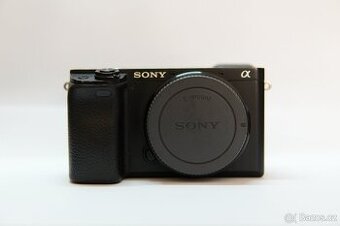 Sony Alpha A6400 – tělo s příslušenstvím