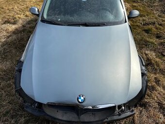 Poškozená kapota BMW E90 A34 - 1