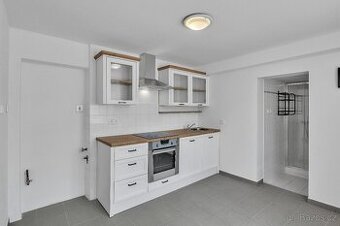 2+1 po rekonstrukci v zatepleném RD, nová kuchyně s myčkou