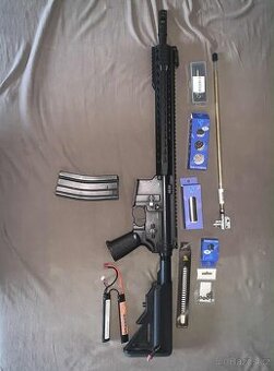 Airsoft zbraň AR-15 (jako nová)