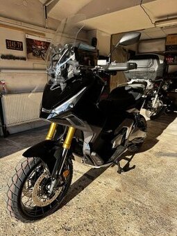 Honda X-ADV 750, r.v.2025, naj. 2200km stav nové