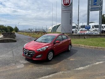 HYUNDAI I30 1.4i KLIMA PARK SENZORY AUTORIZOVANÝ SERVIS