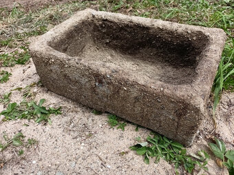 Betonový žlab, koryto, květník, nádoba, dekorace