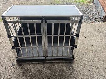 Klec pro přepravu psů v autě
