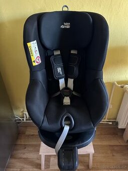 Britax Römer Autosedačka Dualfix 2 R Cosmos Black