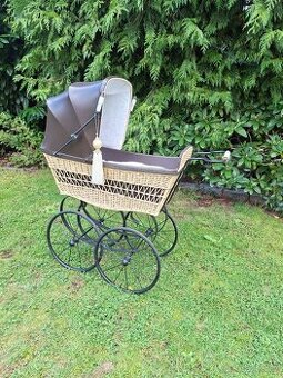 Starožitný kočárek pro panenky č.  955