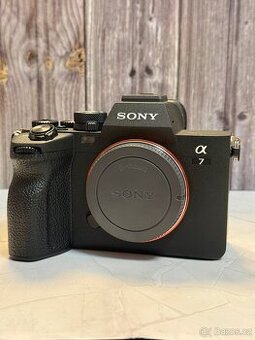 Sony A7 IV top stav