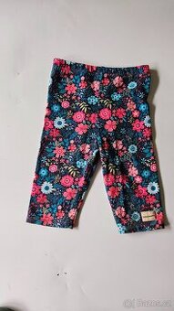 Tříčtvrteční květinové kalhoty - vel. 104