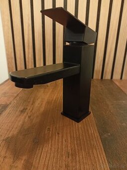 Umyvadlová baterie černá - 1