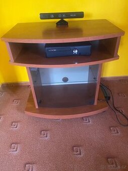 Stolek pod televizi