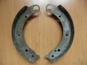 Brzdové čelisti Volga GAZ 21 a díly nárazníku
