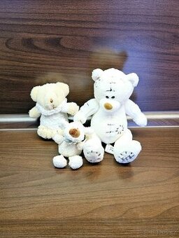 3 plyšoví medvídci