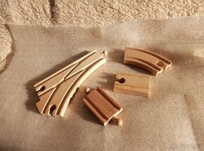 Prodám díly dřevěné vláčko dráhy 4ks (SLEVA)