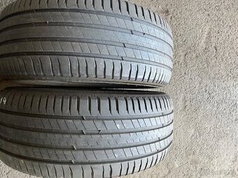 Pneu 235/50R19