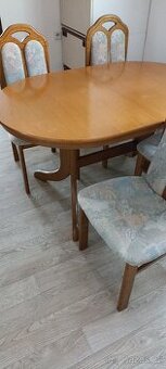 Velký rozkladací jídelní oválný stůl s 6 židlemi