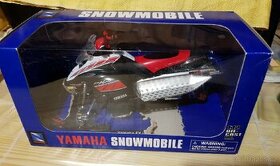 Yamaha sněžný skútr model 1:12