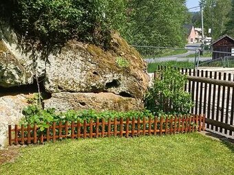 Dřevěný malý plot pro ohraničení záhonů apod., délka 330 cm