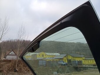 BMW E39 combi -zadni okno TOP stav.
