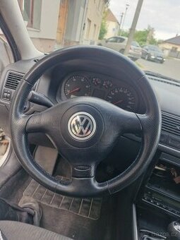 Perforovaný tříramenný volant golf 4