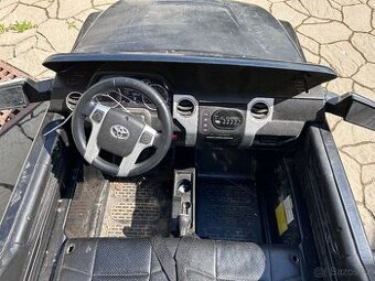 Dětské elektrické auto