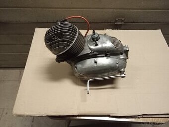 Motor na Čz 150 má výměněná ložiska a gufera prodám