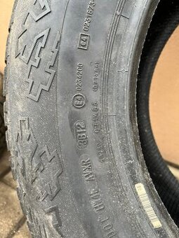 Prodám 1 zimní pneumatiku Continental 235/70R16