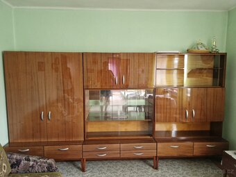 Retro nábytek - pohovka, skříň, komoda, stůl, židle