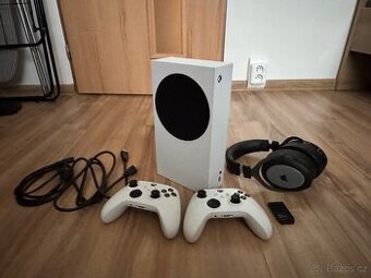 Xbox Series S 1TB + 2x ovladač + sluchátka
